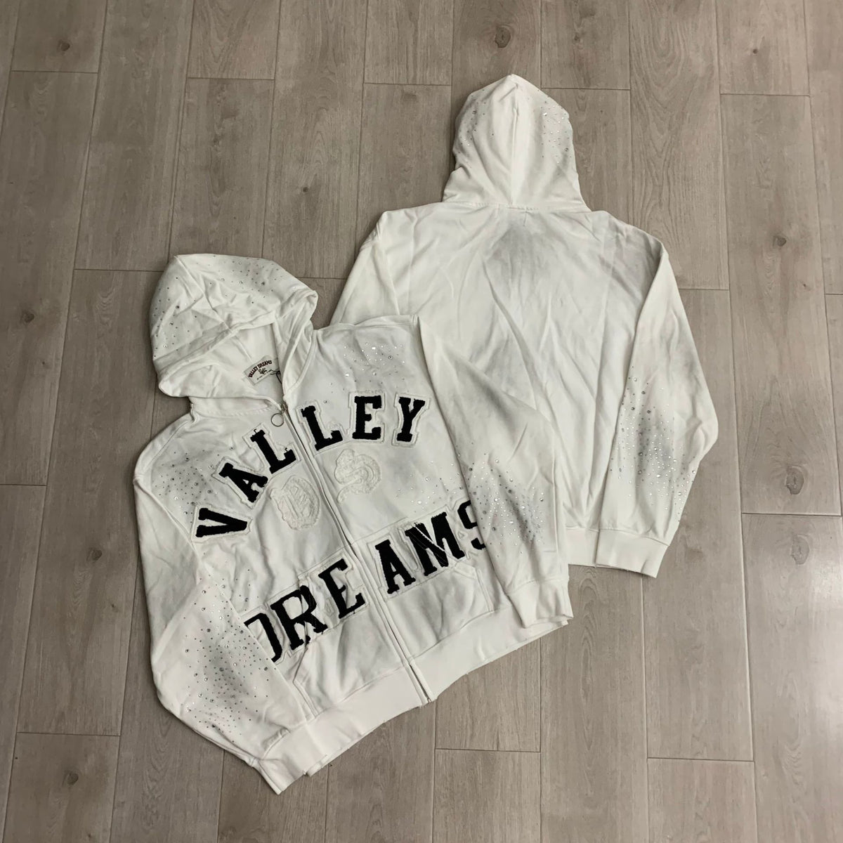 Vale Lives 2026 Fall/Winter Full-Zip Hoodie Collection