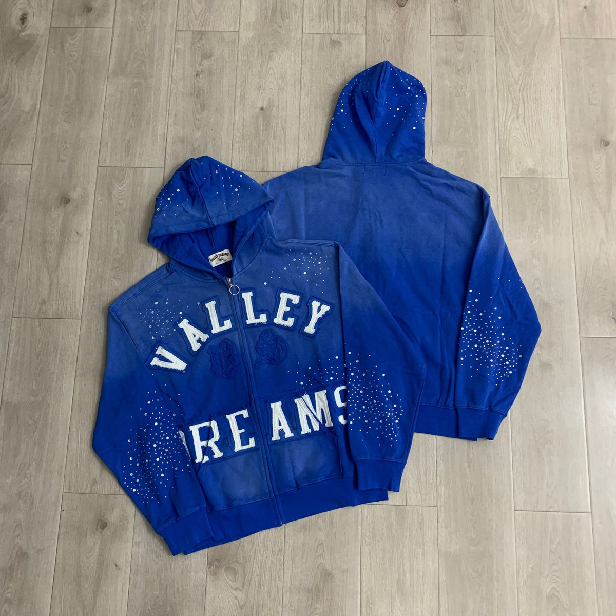 Vale Lives 2026 Fall/Winter Full-Zip Hoodie Collection