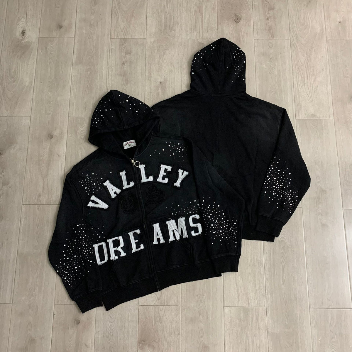 Vale Lives 2026 Fall/Winter Full-Zip Hoodie Collection